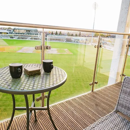 Modern 2-bed - King Bed - Free Parking