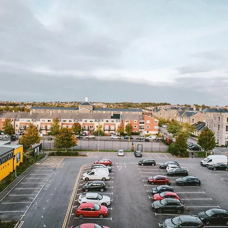 Апартаменти Modern 2-bed - King Bed - Free Parking *