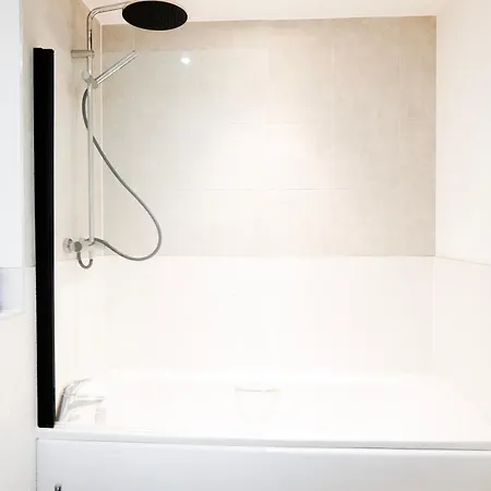 Modern 2-bed - King Bed - Free Parking アパート ブリストル